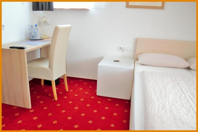 Hotel-Garni 'Zum Weinkrug' سومرهاوزن المظهر الخارجي الصورة