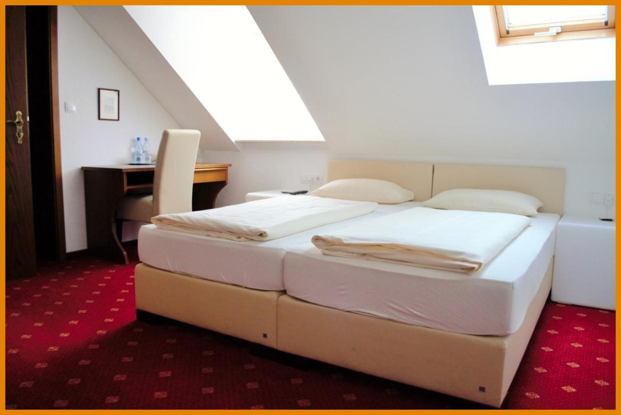 Hotel-Garni 'Zum Weinkrug' سومرهاوزن المظهر الخارجي الصورة
