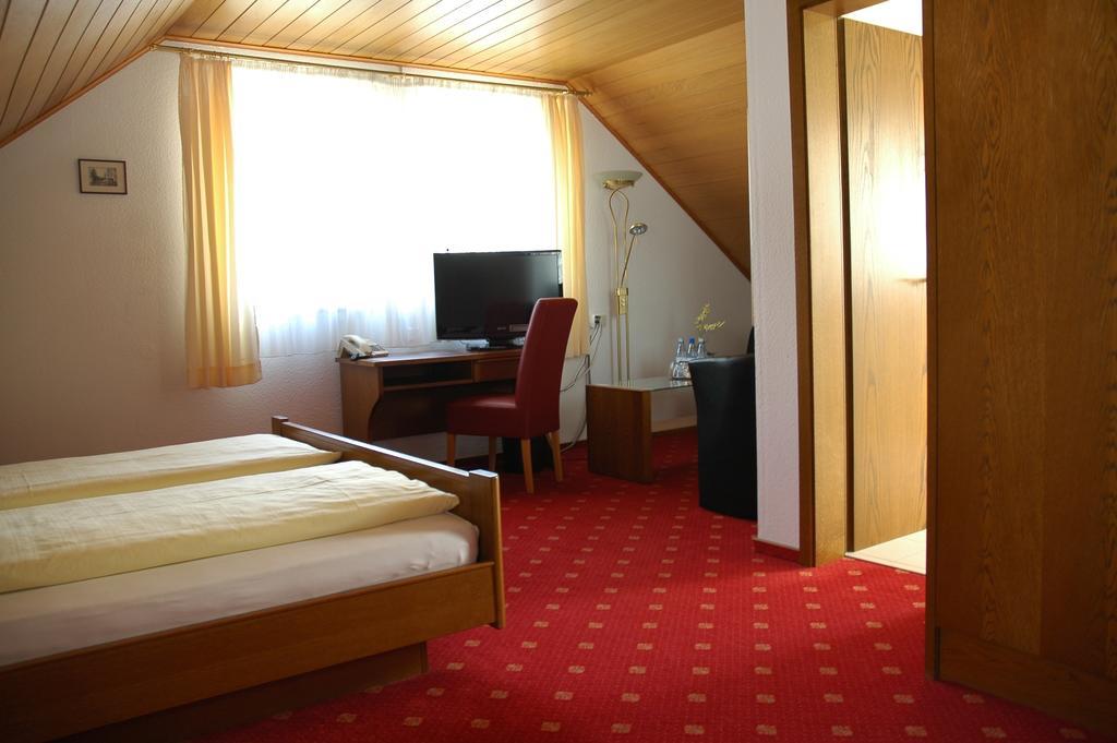 Hotel-Garni 'Zum Weinkrug' سومرهاوزن الغرفة الصورة