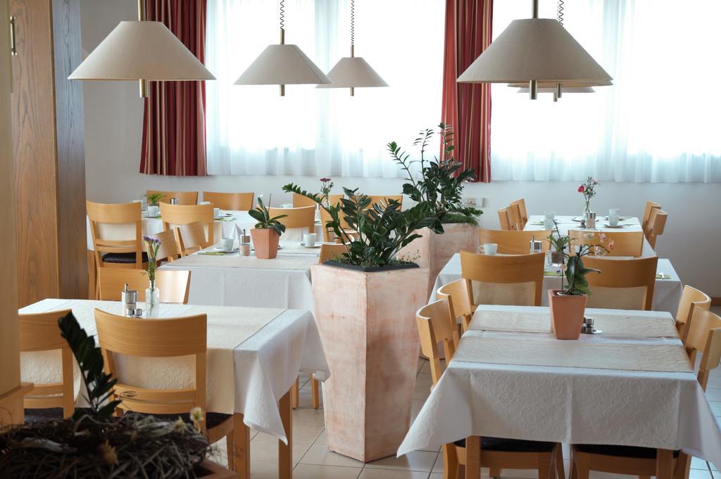 Hotel-Garni 'Zum Weinkrug' سومرهاوزن المظهر الخارجي الصورة