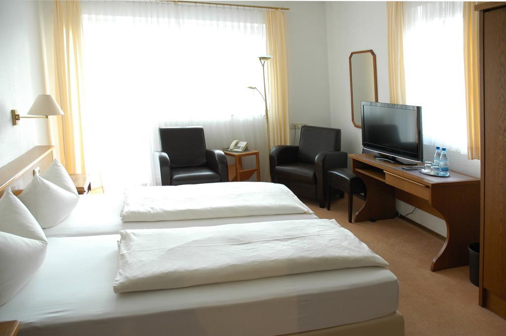 Hotel-Garni 'Zum Weinkrug' سومرهاوزن الغرفة الصورة