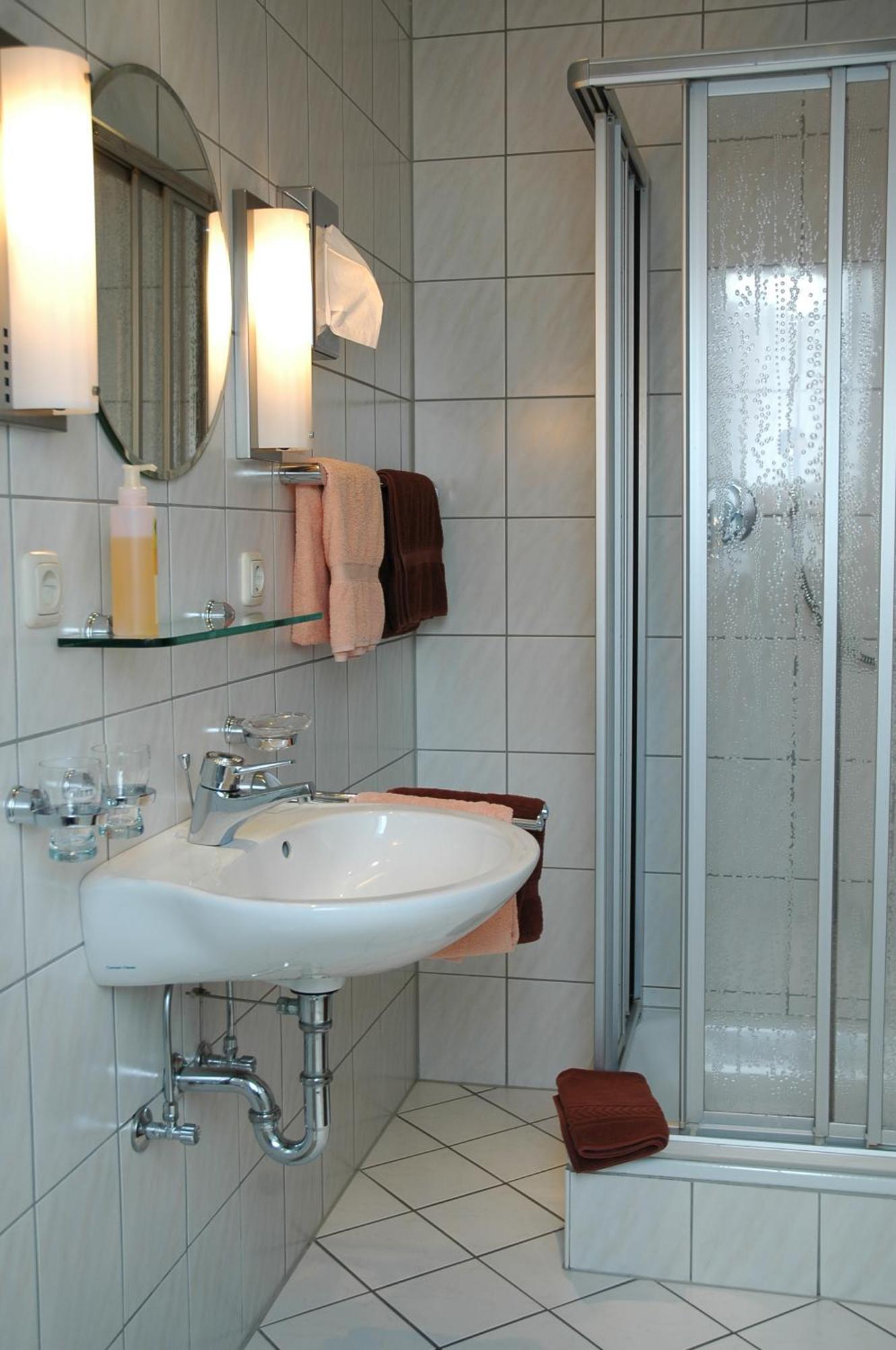 Hotel-Garni 'Zum Weinkrug' سومرهاوزن المظهر الخارجي الصورة