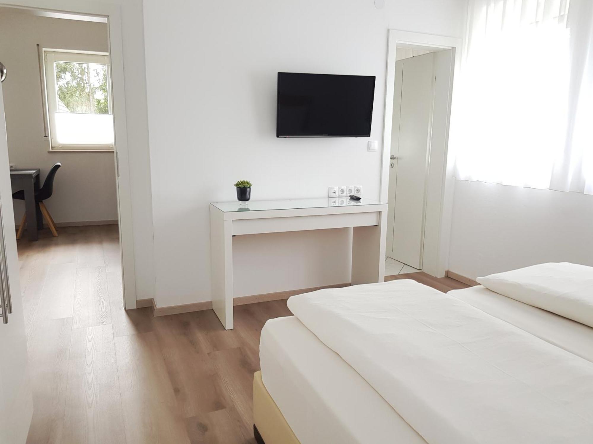 Hotel-Garni 'Zum Weinkrug' سومرهاوزن الغرفة الصورة